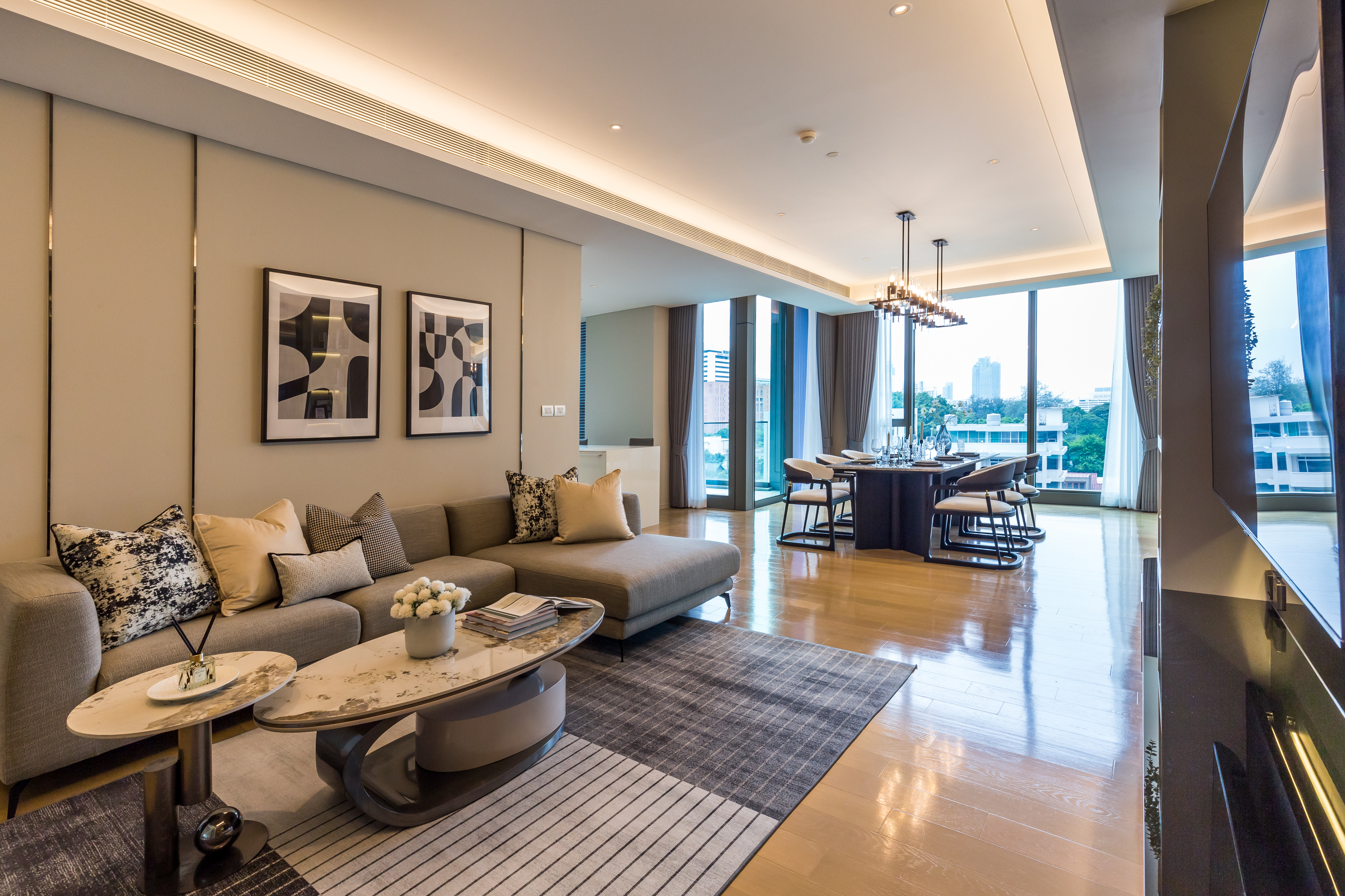 รวมค่าโอน Luxury 2-Bedroom Condo at Baan Sindhorn | 168 sqm Prime Chidlom Location Exclusive Living with Pool, Gym & Rooftop Garden — Only 38.5 MB! 0642748883