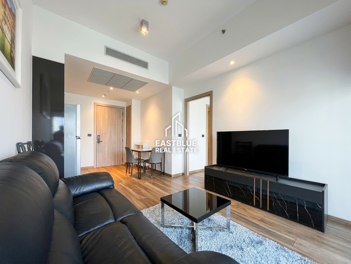 Rent The Lofts Asoke Condo: 1 Bed, 1 Bath Near MRT Sukhumvit! 🏙️