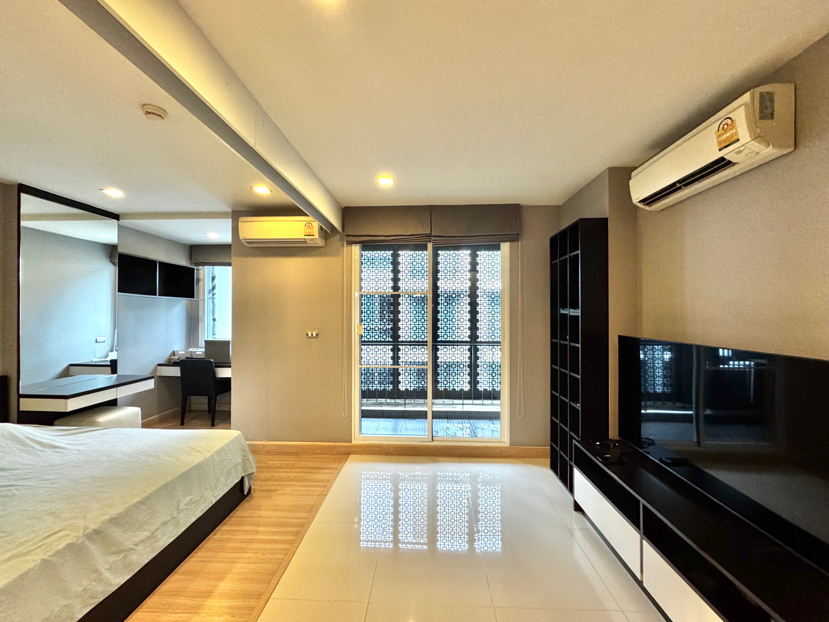 For rent: Tree Condo Ekamai, near BTS Ekamai 500 meters, low rise condo, large room 40 sq m. For rent: Tree Condo Ekamai, near BTS Ekamai 500 meters, low rise condo, large room 40 sq m.