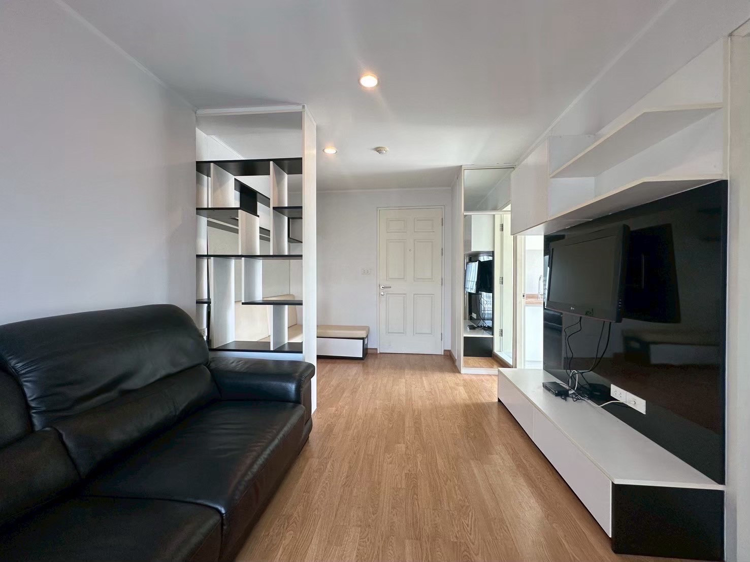 2.8 mb📌 1Bed C Building 42 Sqm high floor call/line 0968516616 2.8 mb📌 1Bed C Building 42 Sqm high floor call/line 0968516616