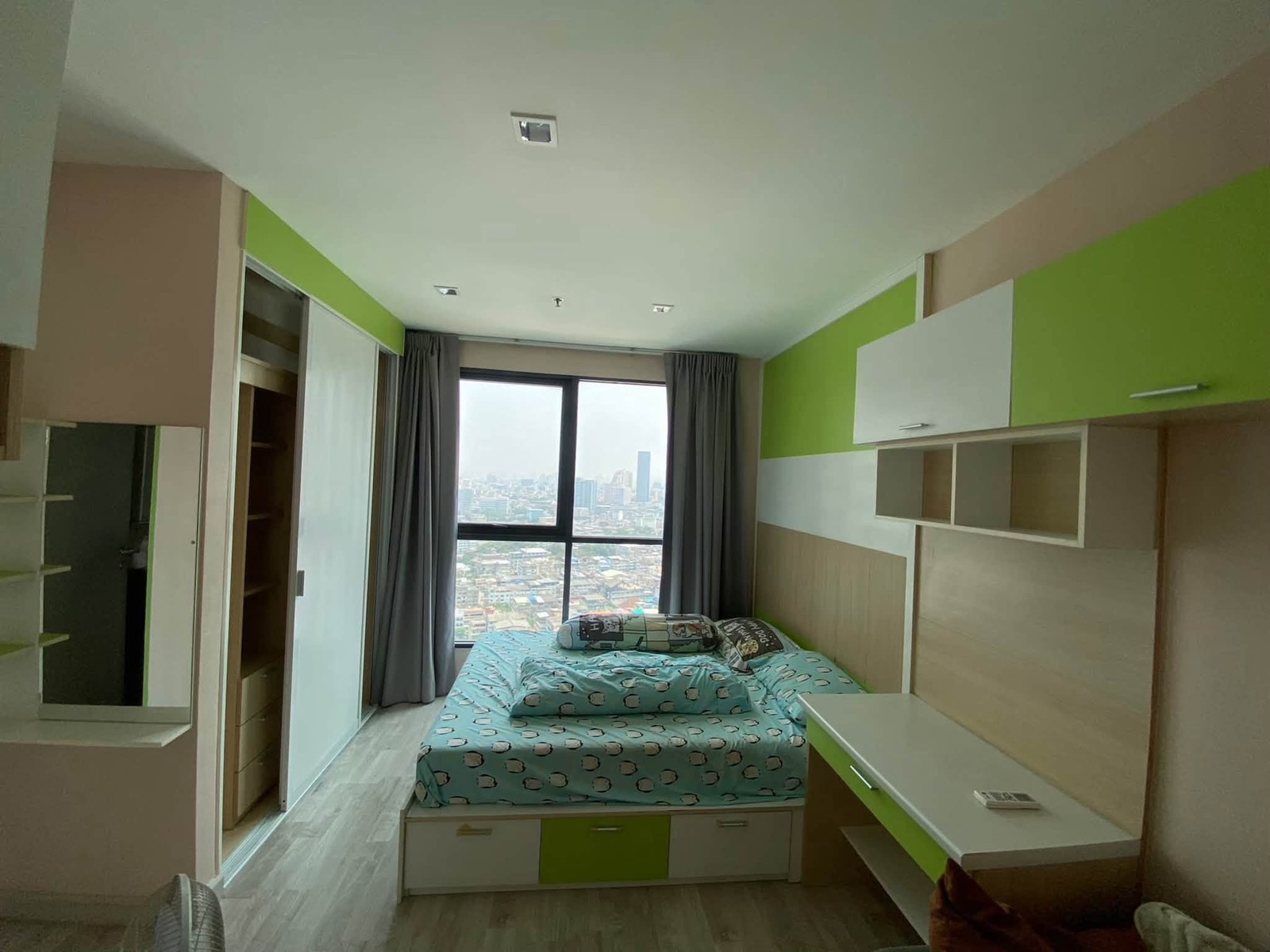 For rent, Ideo Mobi Sathorn, 29th floor. For rent, Ideo Mobi Sathorn, 29th floor.