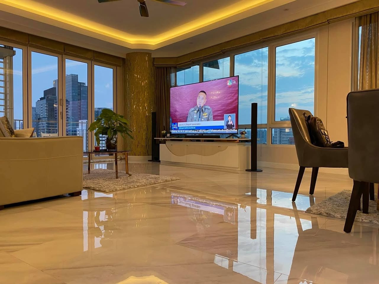 ขายคอนโด Baan Rajprasong 168 ตร.ม. 3 ห้องนอน ใจกลางราชประสงค์ ใกล้ BTS ชิดลม ขายคอนโด Baan Rajprasong 168 ตร.ม. 3 ห้องนอน ใจกลางราชประสงค์ ใกล้ BTS ชิดลม