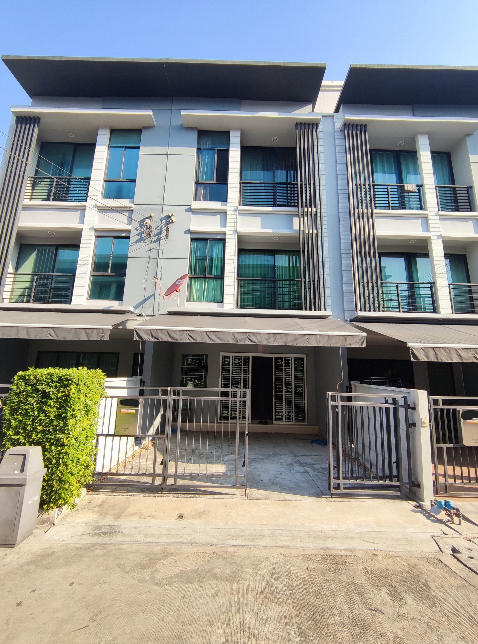ให้เช่าทาวน์โฮม 3 ชั้น บ้านกลางเมือง รัตนาธิเบศร์ 