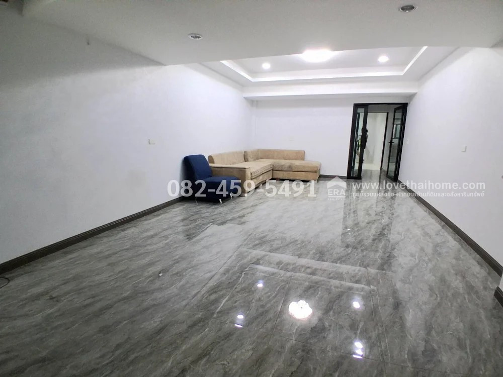 Townhouse for sale in Ratchada-Din Daeng area. Pracha Songkhro Road 31, area 27 sq m, price 7.5 million, completely renovated, ready to move in, good location in the heart of the city, no flooding. – รูปที่ 2