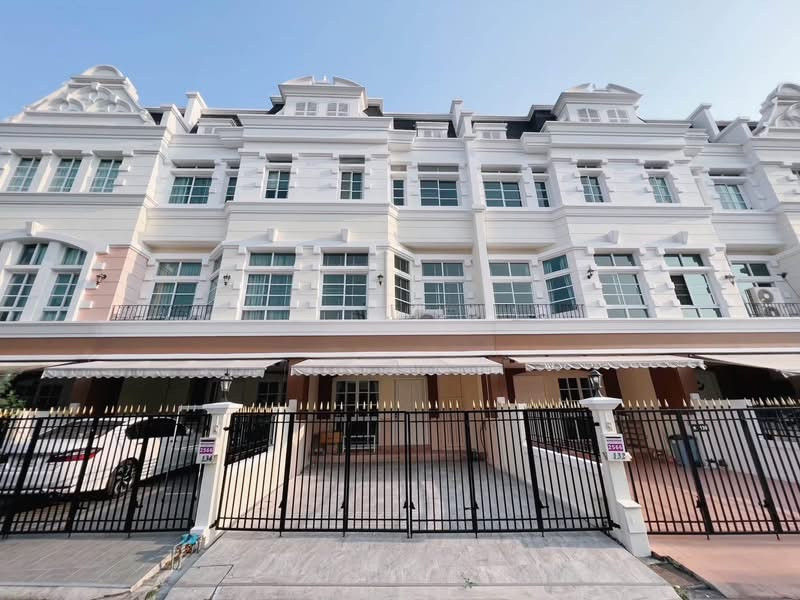 Luxury townhome for rent, newly renovated, Plus City Park, Sukhumvit 101/1, near True Digital Park and BTS Punnawithi.