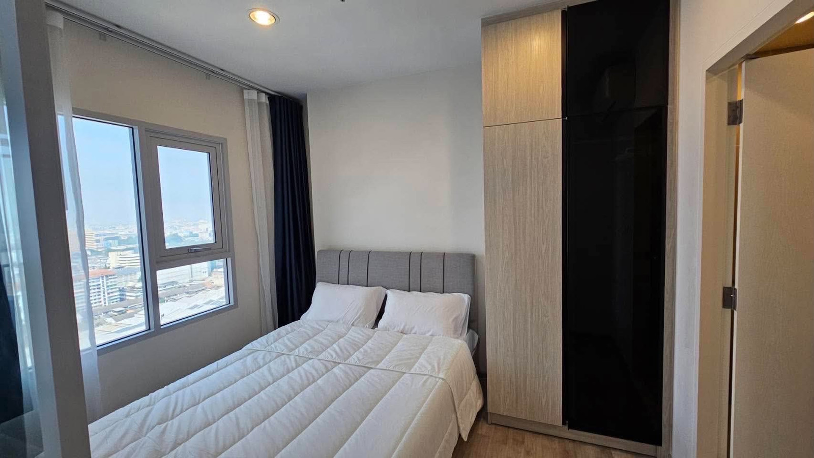 **Nich Mono Ramkhamhaeng (Soi Ramkhamhaeng 36)** Ready to move in early Nov. 26, accepting reservations. Beautiful room.