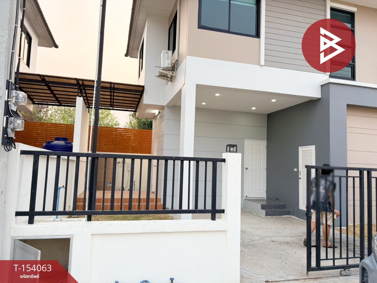 Semi-detached house for sale, area 40.7 square meters, Thammachat Village, Khlong 8, Pathum Thani.