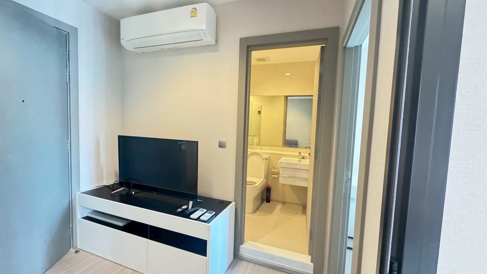 ให้เช่าด่วน life asoke rama 9 1 ห้องนอน 18K เท่านั้น ให้เช่าด่วน life asoke rama 9 1 ห้องนอน 18K เท่านั้น