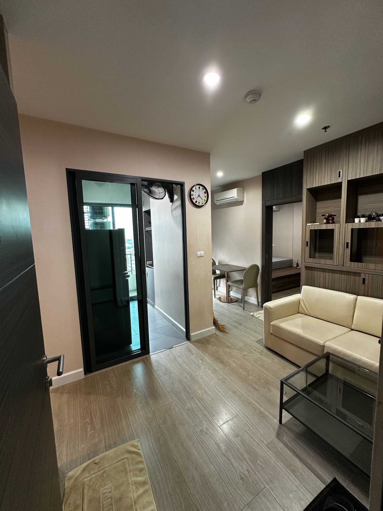 Metro Sky Bang Son Interchange, 2 bedrooms, Building C, beautiful room, not hot, good location.