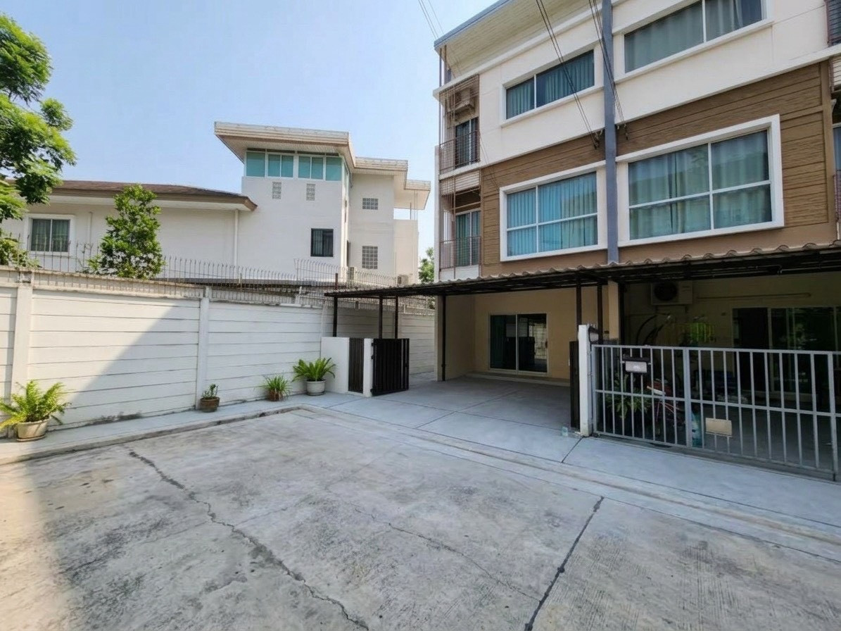 ให้เช่าทาวน์โฮม 3 ชั้น หลังมุม วิลเลต ซิตี้ พัฒนาการ 38 สวนหลวง 4 ห้องนอน 188 ตร.ม. เลี้ยงสัตว์ได้ 34,000 บาท LINE @cfr7003n