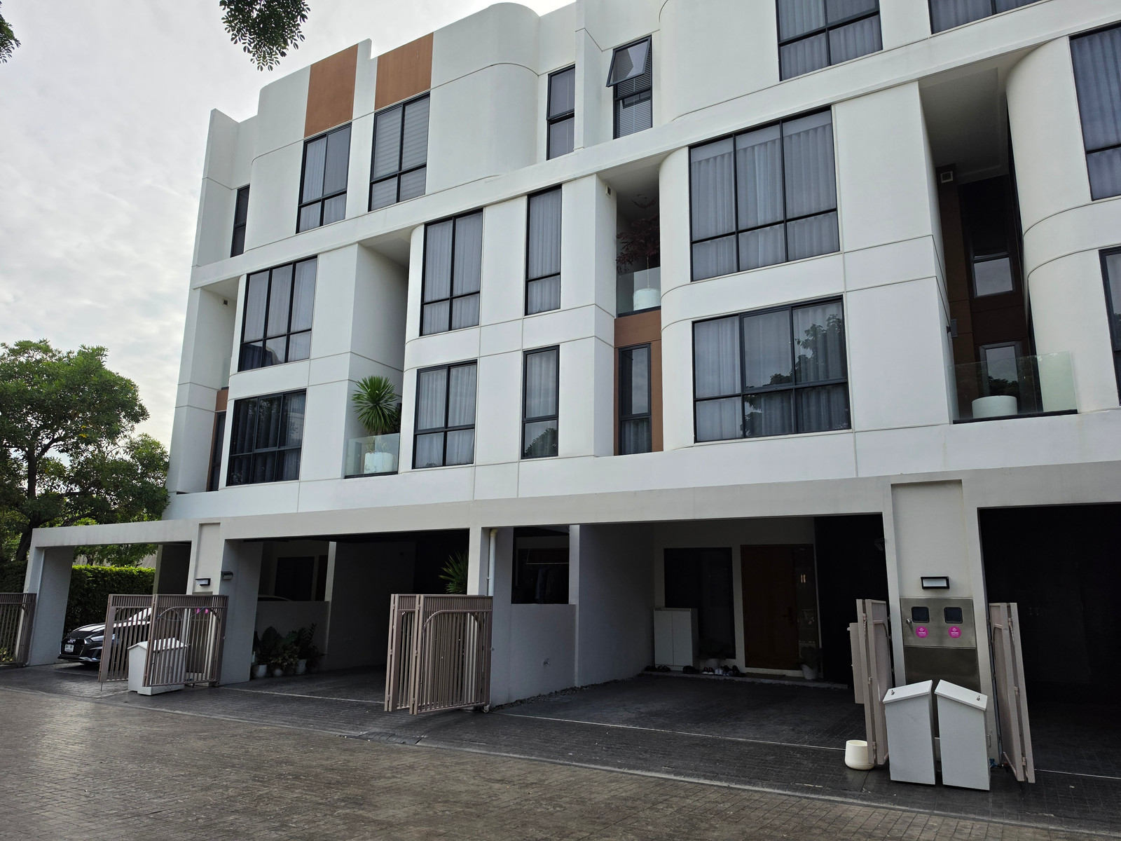 ราคาพิเศษ Demi Sathu 49 แปลงวิวสวนและสระว่ายน้ำ Clubhouse เดินทางสะดวก ใกล้ทางด่วน, CBD, โรงเรียนนานาชาติและห้าง