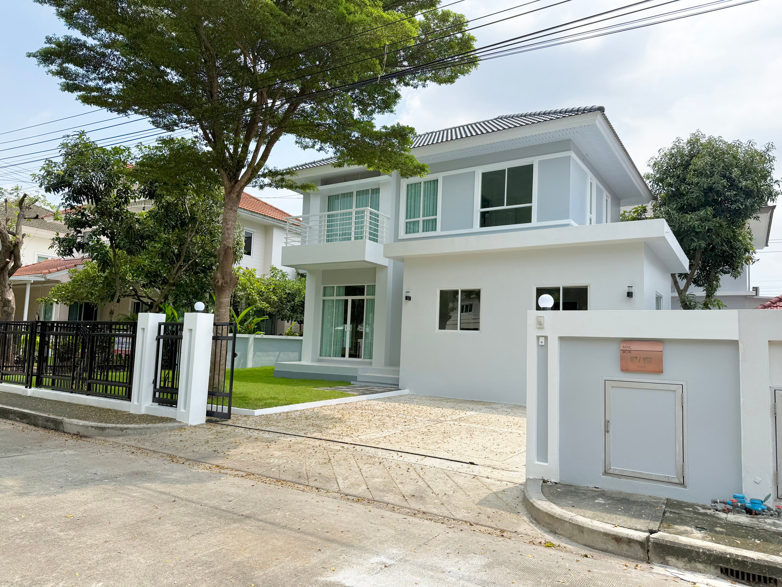For sale / rent, 2-story detached house, completely renovated, Perfect Place Project, Sukhumvit 77-Suvarnabhumi, Phase 3, private corner in front of the garden. For sale / rent, 2-story detached house, completely renovated, Perfect Place Project, Sukhumvit 77-Suvarnabhumi, Phase 3, private corner in front of the garden.