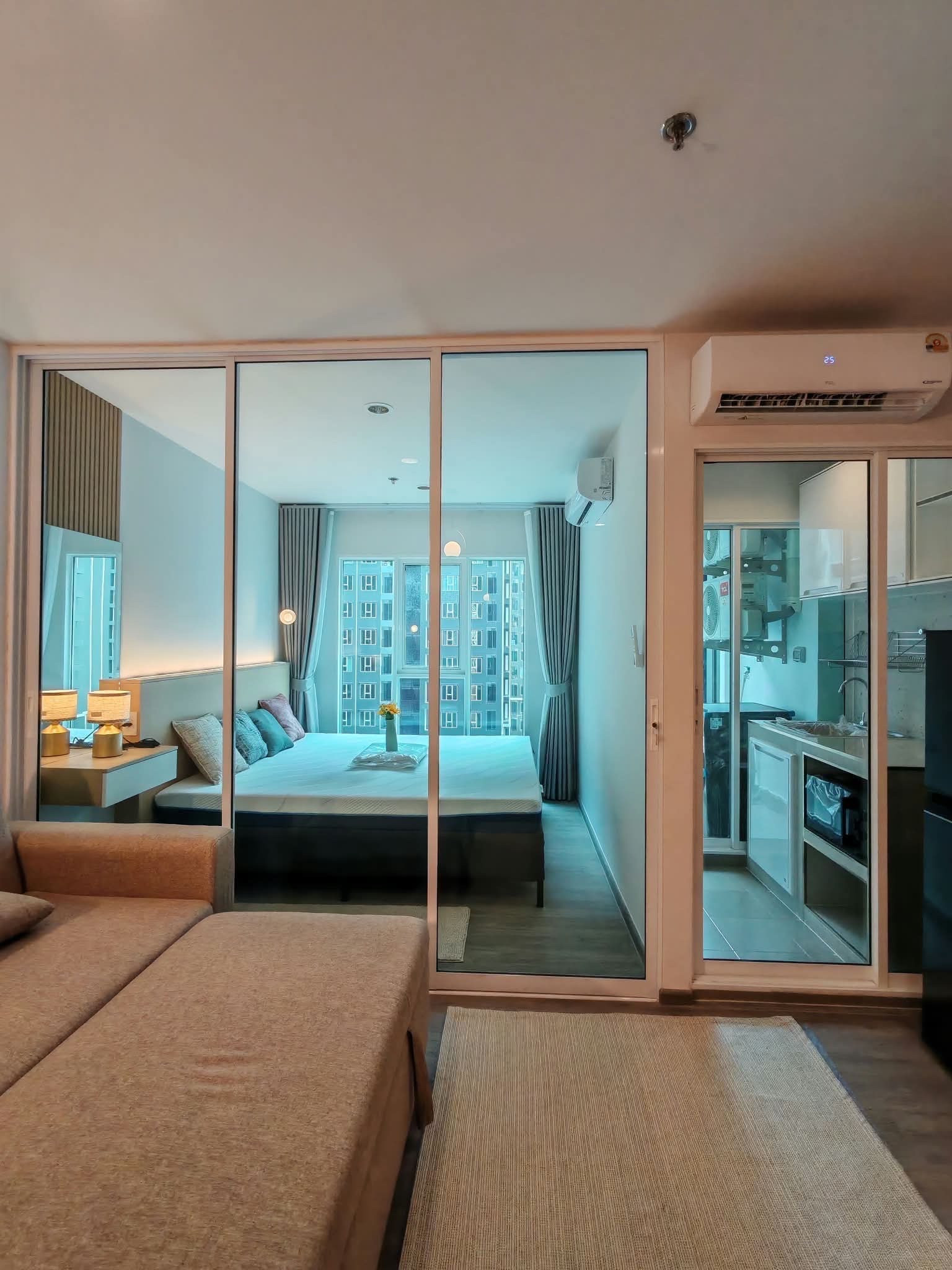 Condo for rent, Regent Home Bangna (Regent Home Bangna), beautiful room, fully furnished. Swimming pool view