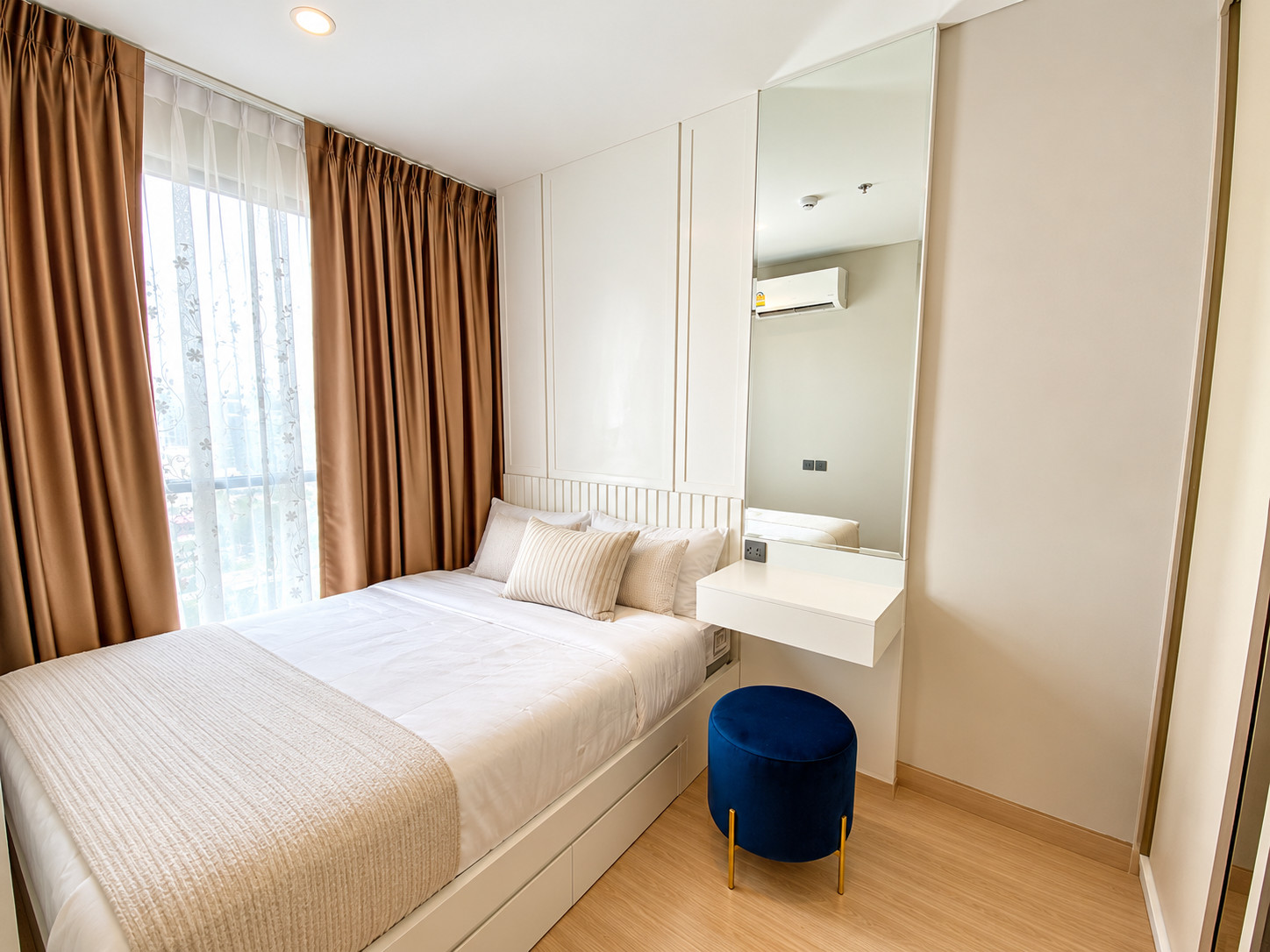 Bright 2BR City View Condo at Lumpini Suite Makkasan | Near MRT Phetchaburi - U6239243 Bright 2BR City View Condo at Lumpini Suite Makkasan | Near MRT Phetchaburi - U6239243