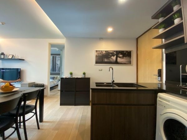 SUPER HOT PRICE & RARE ITEM! 2 นอน ชั้น 3 ไซส์ยักษ์ 65 ตร.ม. คอนโด Low-Rise ระดับ Luxury จาก Sansiri สุขุมวิท 49 (พร้อมพงษ์-ทองหล่อ) เงียบสงบ ส่วนตัวสูง ราคาขายทิ้ง ช็อกทุบตลาด เพียง 9.1M! Via 49  – รูปที่ 2