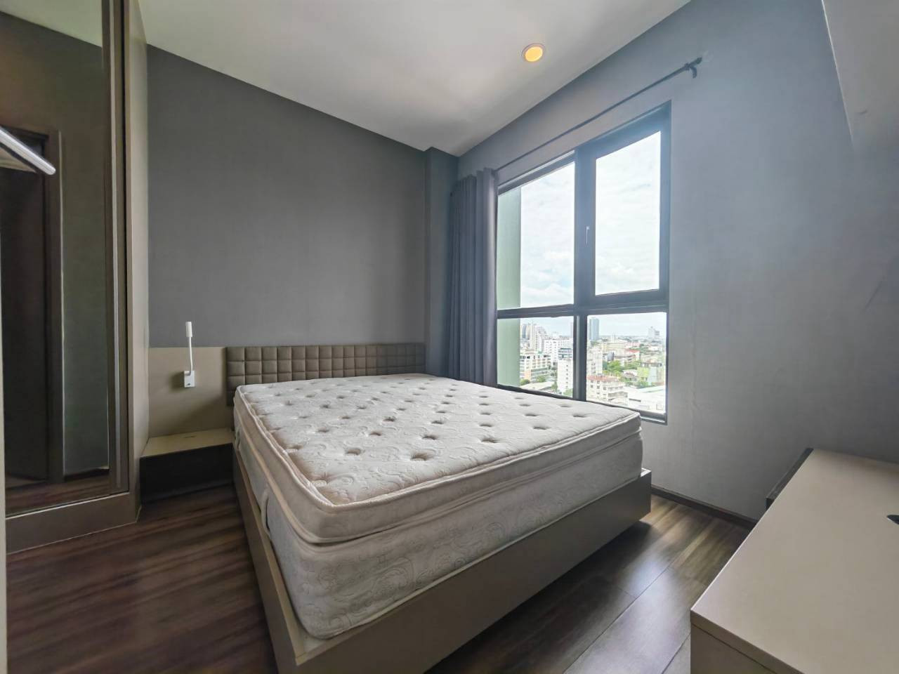 For rent: NYE By sansiri, near BTS Wongwian Yai, 37 sq m., high floor, beautiful room for rent. For rent: NYE By sansiri, near BTS Wongwian Yai, 37 sq m., high floor, beautiful room for rent.