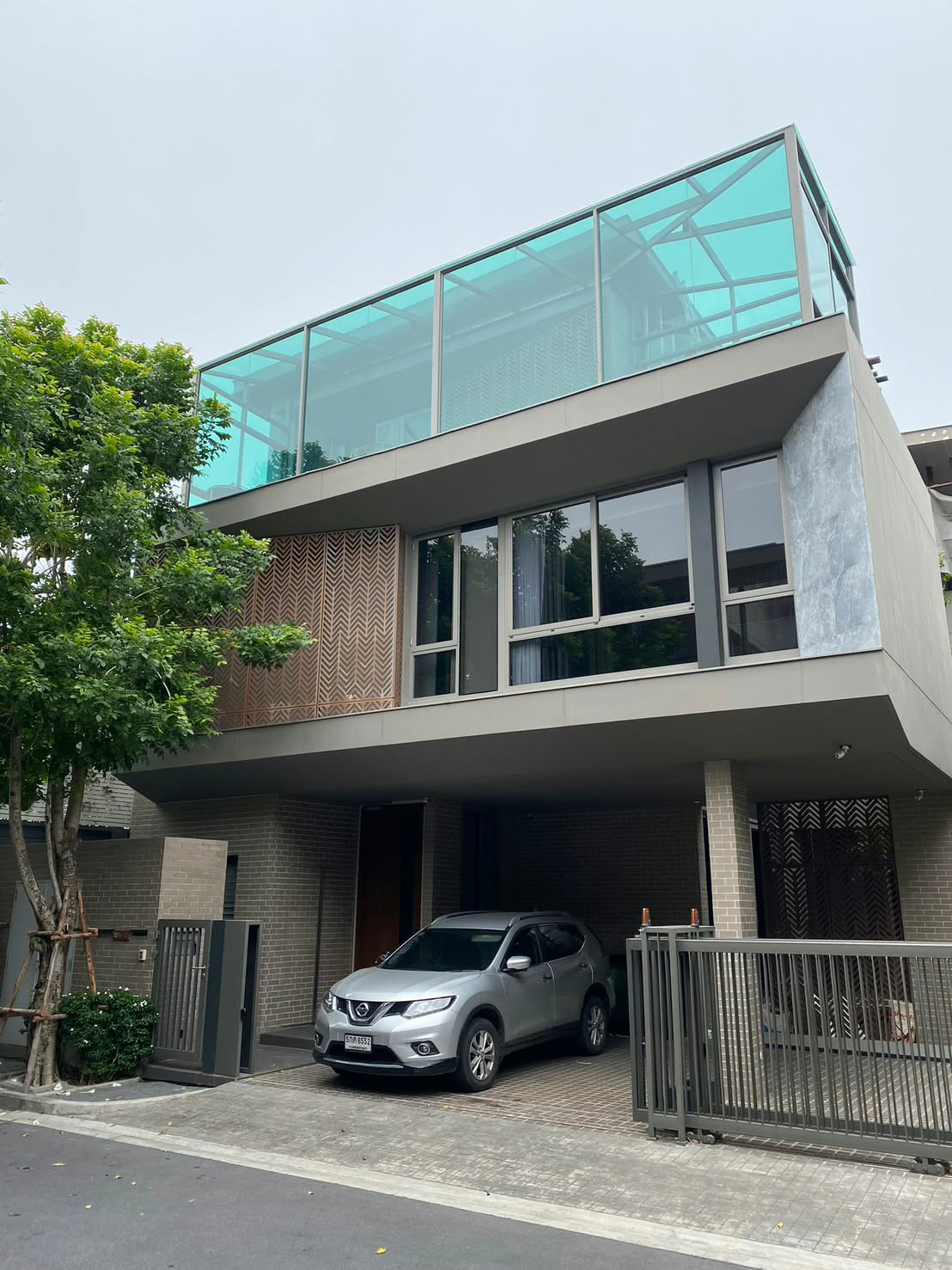 House for rent, ARTALE Phatthanakan-Thonglor, area 61 sq m, usable area 398 sq m, 4 bedrooms, 5 bathrooms, parking for 3 cars. House for rent, ARTALE Phatthanakan-Thonglor, area 61 sq m, usable area 398 sq m, 4 bedrooms, 5 bathrooms, parking for 3 cars.
