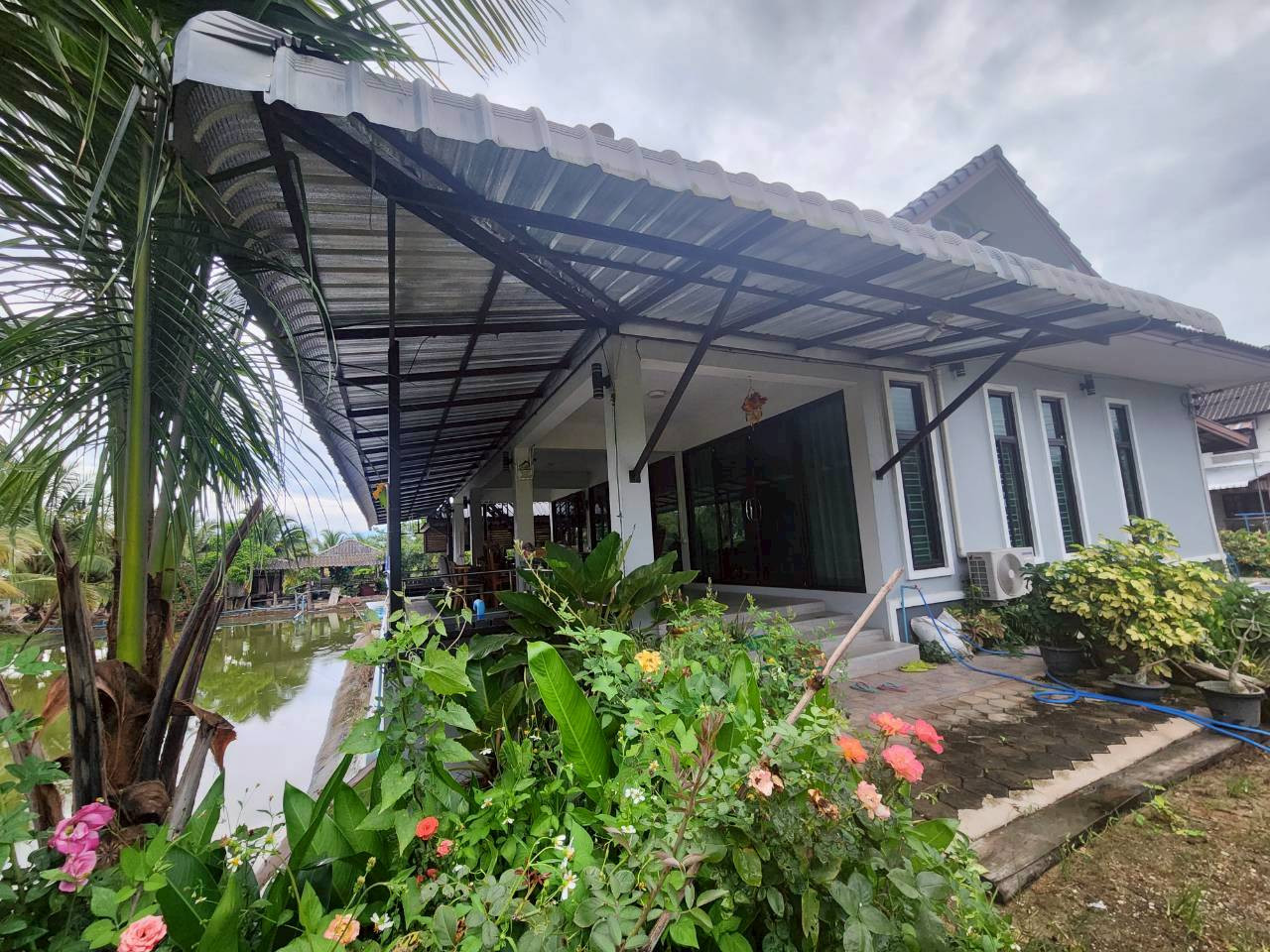 Garden house for sale, private resort atmosphere, with pond, Phrao District, Chiang Mai Province.