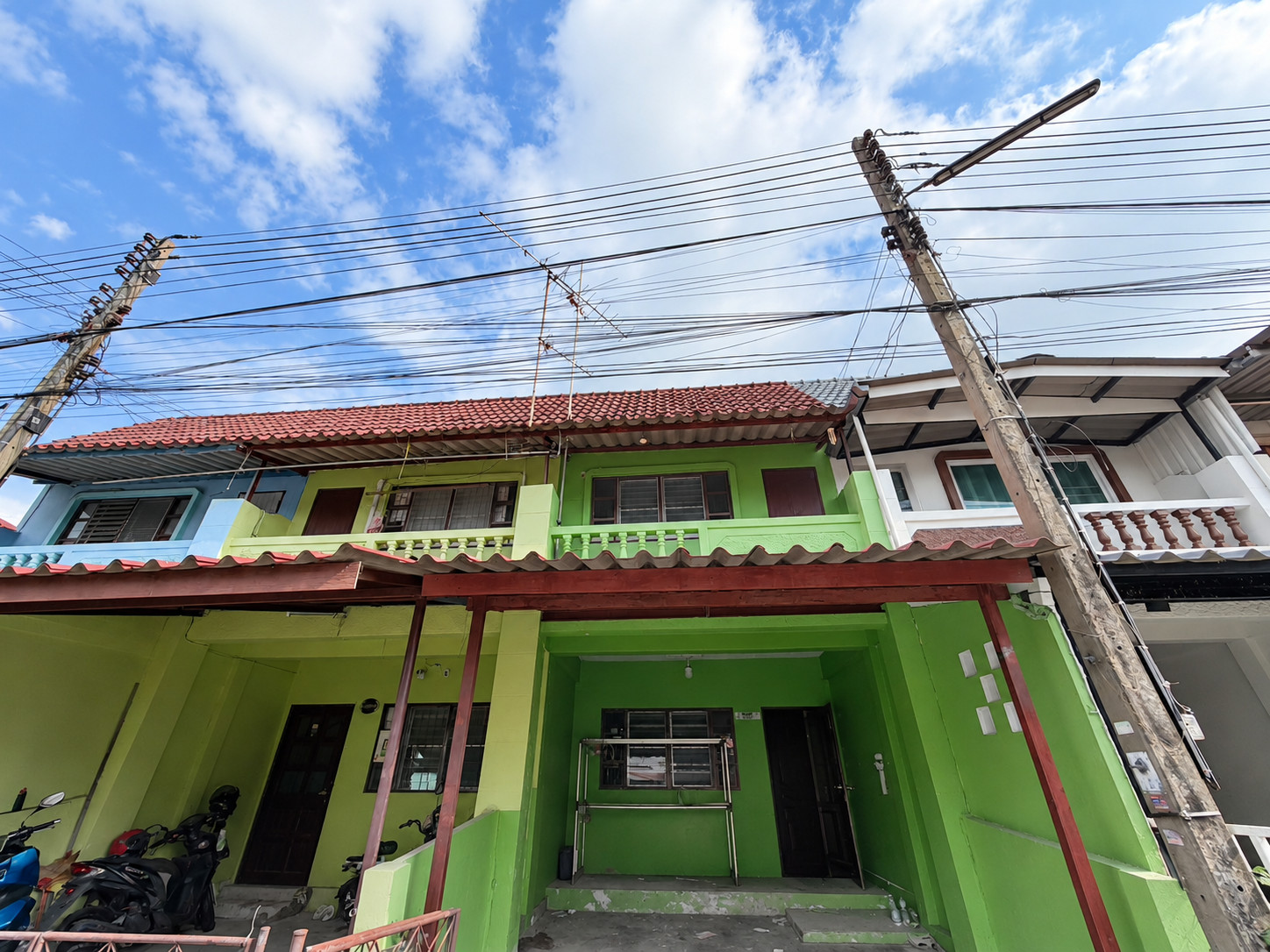 🏡 ทาวน์โฮมอิ่มอัมพร 10 ทำเลกระทุ่มแบน ราคาเพียง 1.1 ล้านบาท