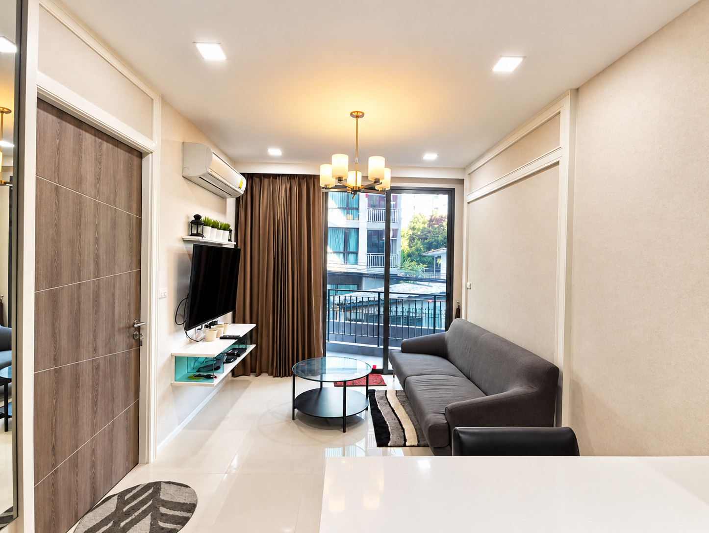 คอนโดห้องใหญ่ Trapezo Sukhumvit 16 ใกล้อโศกและสวนเบญจกิติ ลดเหลือ 4.39 ล้าน! - U6812090