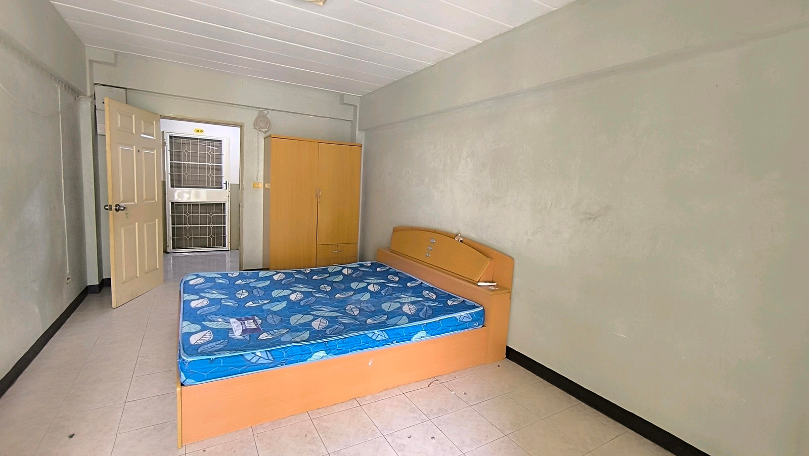 Affordable condo, close to the BTS, near Central Westgate, Sombat Buri Condominium (Asia City Life Condo), cheap price, good to live in yourself, easy to rent out.