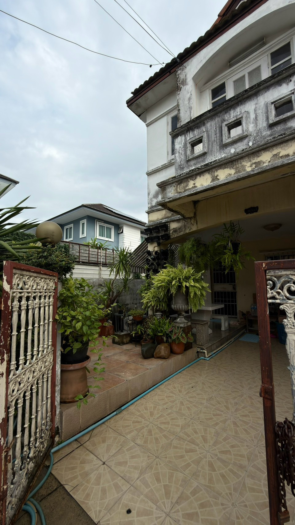 Selling at a special price, forwarding to renovate: 2-story townhouse, corner house, K.C. Ramintra 5 Village (K.C. Ramintra 5) – รูปที่ 2