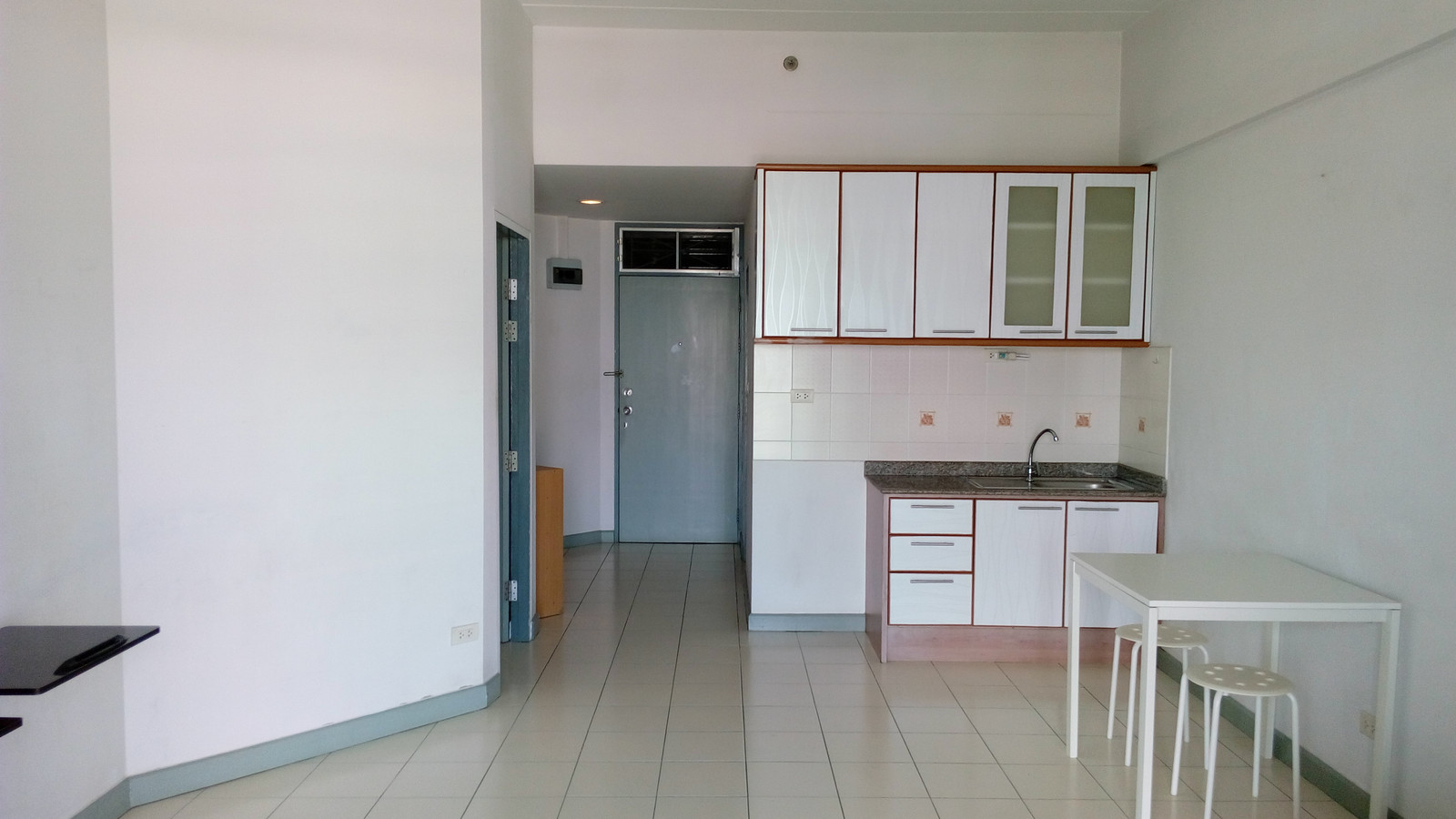 ให้เช่าคอนโดขนาด 1 ห้องนอน พื้นที่ 53.50 ตร.ม. ระเบียงทิศตะวันออก วิวโล่ง เฟอร์นิเจอร์ครบ เครื่องปรับอากาศ 1 ตัว เครื่องทำน้ำอุ่น เครื่องซักผ้า ตู้เย็น ให้เช่าคอนโดขนาด 1 ห้องนอน พื้นที่ 53.50 ตร.ม. ระเบียงทิศตะวันออก วิวโล่ง เฟอร์นิเจอร์ครบ เครื่องปรับอากาศ 1 ตัว เครื่องทำน้ำอุ่น เครื่องซักผ้า ตู้เย็น