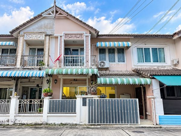 2-story townhouse, Baan Fah Piyarom Ruean Luang, Phase 1, good location, near Baan Fah Le Marche Market.