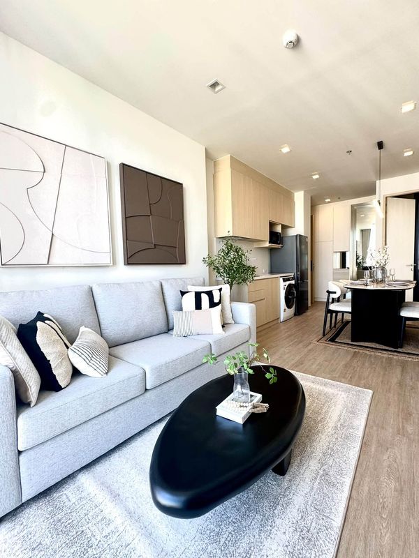 Noble State 39: 2-bedroom condo for rent in a potential location near BTS Phrom Phong.