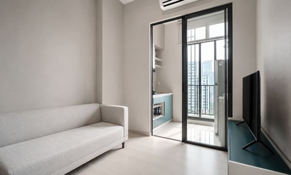 💰 Condo for sale with existing tenant, receiving rental income of 12,600 THB/month. Estimated return on investment: approximately 7.0% per year.