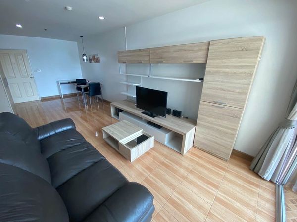 For rent: Sriracha Condo View, spacious 50 sq.m. unit! Located on the 11th floor with a city view, near Sukhumvit Road.