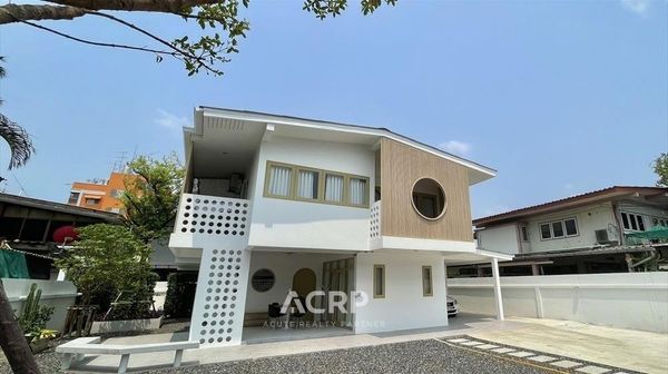 ให้เช่าบ้านพร้อมเฟอร์นิเจอร์ รีโนเวทใหม่ ที่จอดรถเยอะ วิภาวดี ใกล้สถานีวัดเสมียนนารี