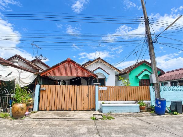 1-story semi-detached house, Pornthisan 4, Rangsit-Khlong 6, good location, near A-Ma Market, 1000 suk.