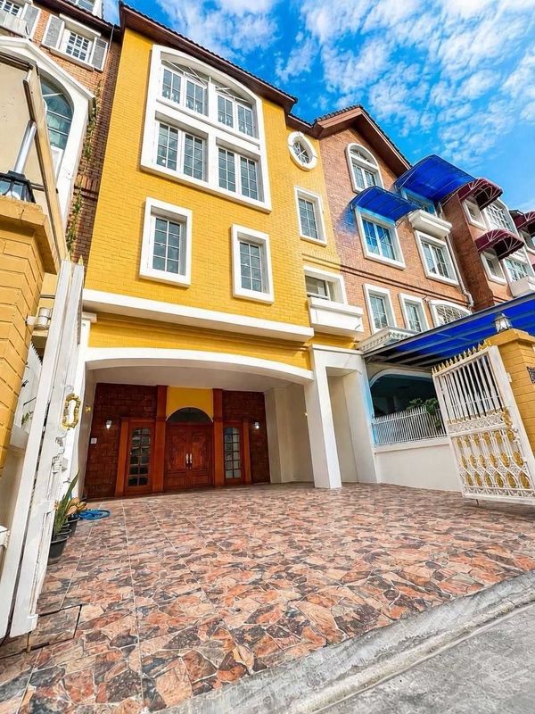 ให้เช่า/ขาย Townhome เย็นอากาศ เรสซิเดนซ์ สุดหรู ใหม่เอี่ยม แกะกล่อง หลังรีโนเวท✨🍃🌟出租/出售：Yen Akat Residence全新装修豪华联排别墅。