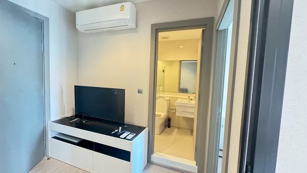 ให้เช่าด่วน life asoke rama 9 1 ห้องนอน 18K เท่านั้น