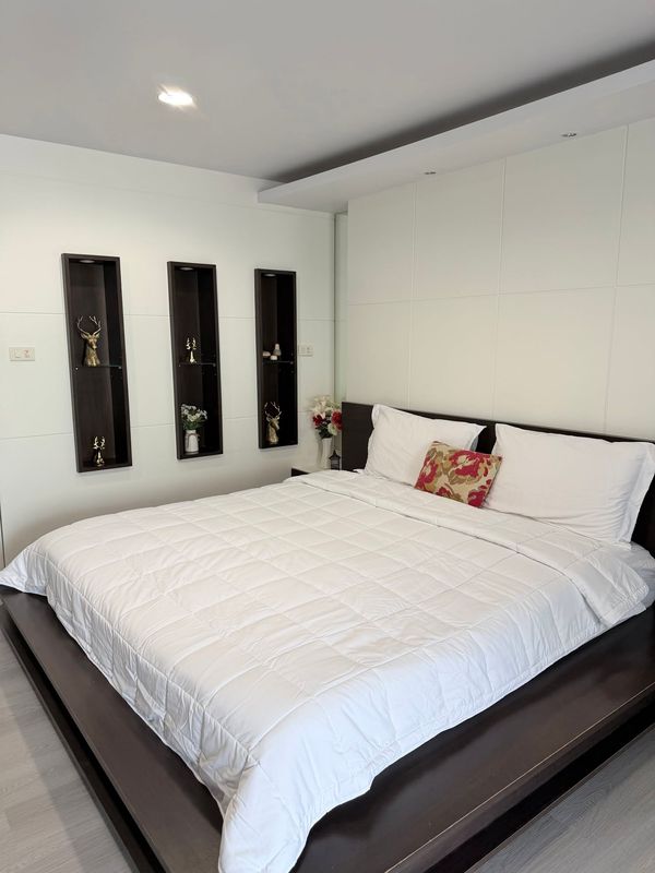 For rent, Ratchada City Condo, Studio, size 34 sq m, 9th floor.