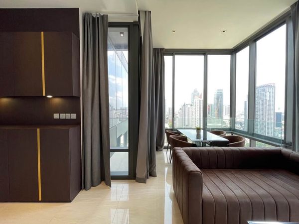 ให้เช่า Ashton Silom 2 ห้องนอน 2 ห้องน้ำ 72 ตร.ม. วิวตึกมหานคร 68,000 บาท/เดือน