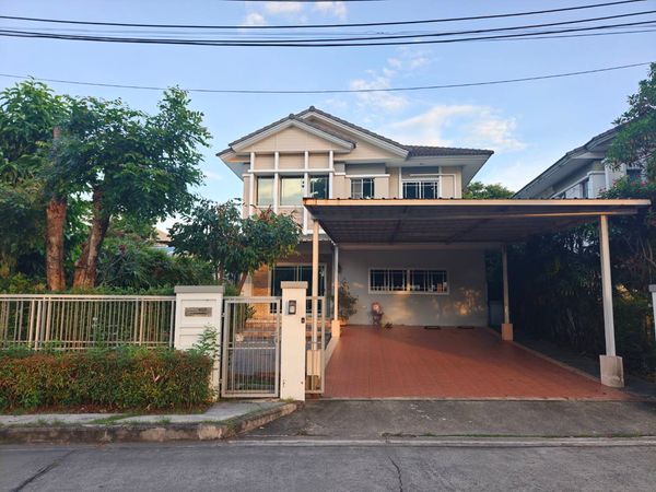 Single house for rent, Manthana On Nut, Wongwaen 2, large house with garden area, 4 bedrooms.