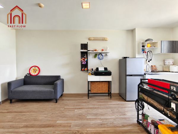 Great deal! Condo for sale with an existing tenant. Corner unit, Building A, 2nd floor, Gen Condo (Khlong Hok, Thanyaburi) — located near Rajamangala University of Technology Thanyaburi. Ideal for personal residence or as an investment property for rental
