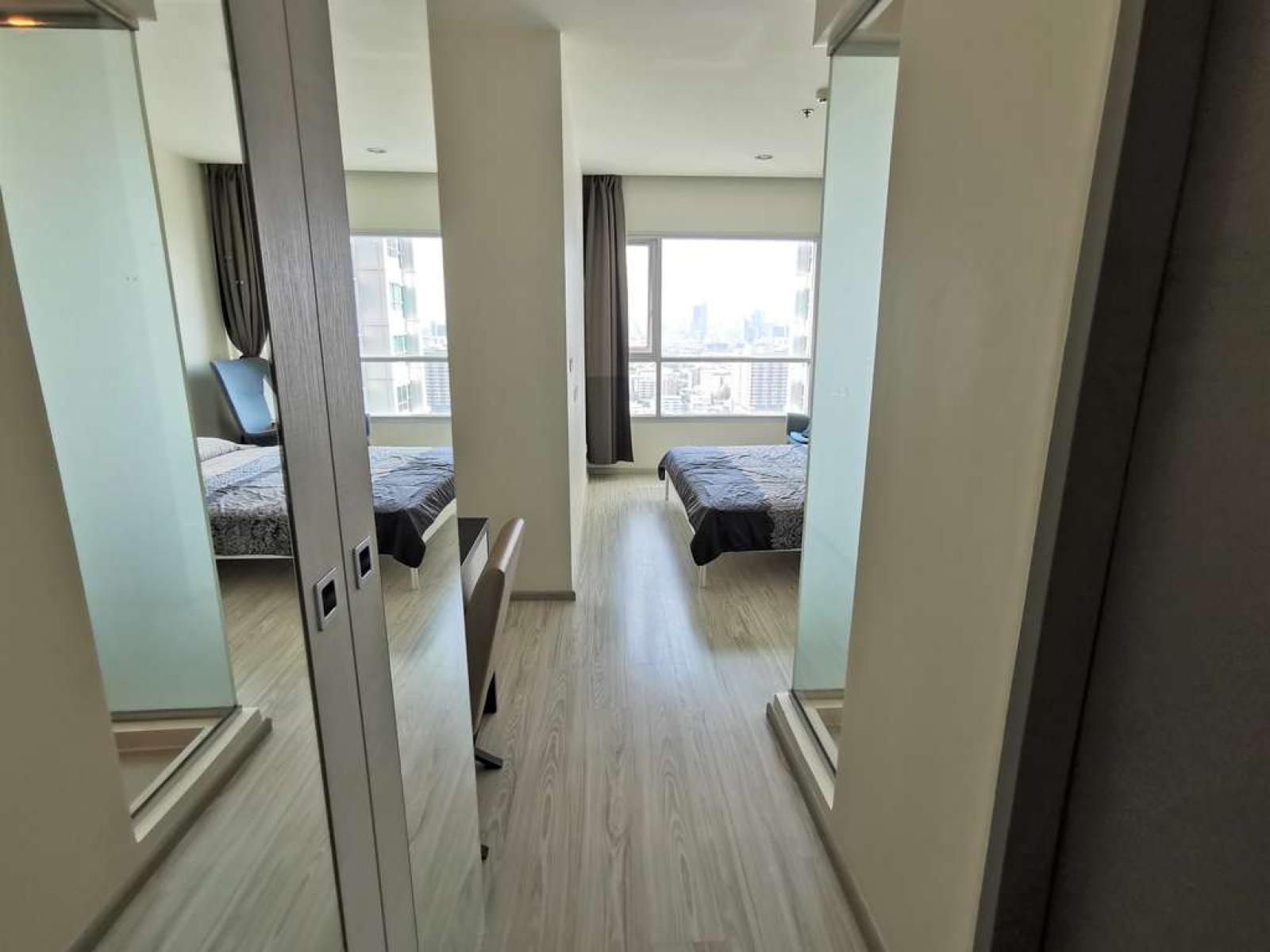 Life Ratchadapisek / 2 Bedrooms (SALE WITH TENANT) BENS151