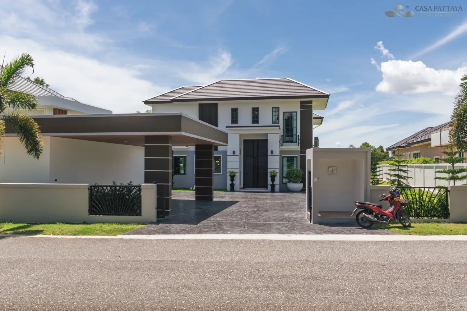 Lakefront Luxury Pool Villa for Sale: The Village @ Horseshoe Point