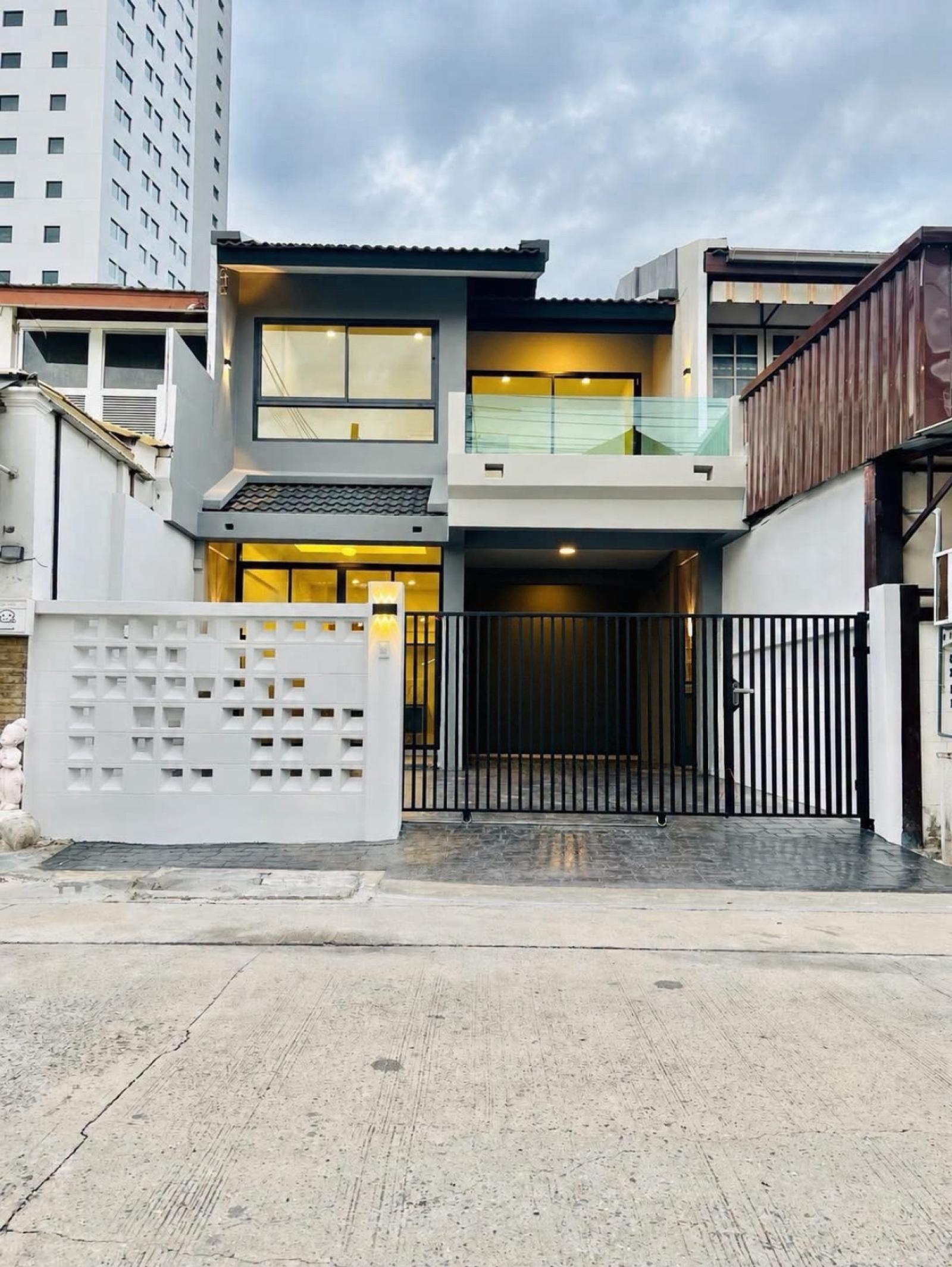 For Sale Townhouse/Townhome  , Si Chaithong 3 , wide frontage , newly renovated , MRT-Chaeng Watthana-Pak Kret 28 , Pak Kret , Pak Kret , Nonthaburi , CX-180198