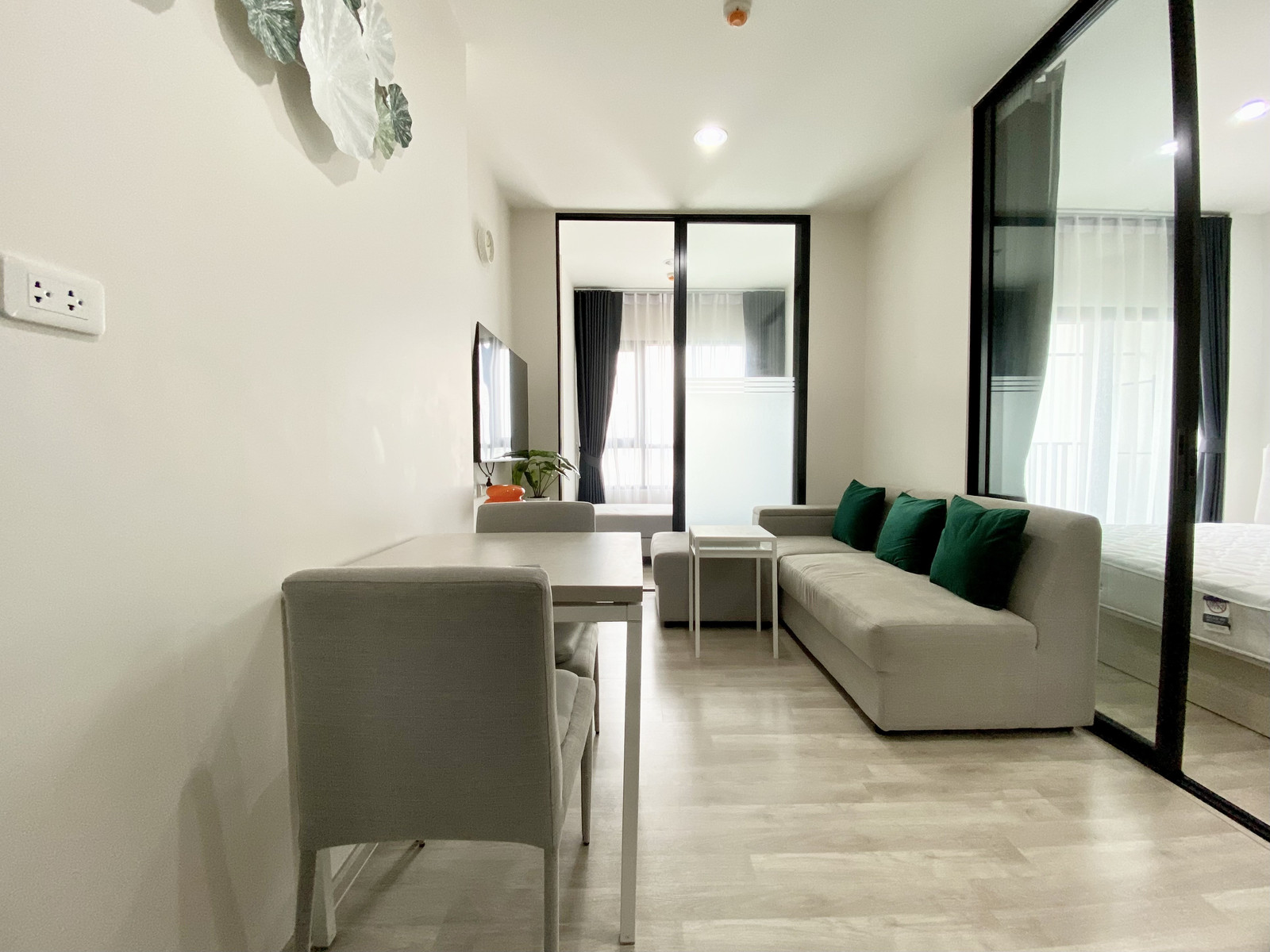 คอนโด นิชโมโน เมกะ สเปซ บางนา ขนาด 1 Bed Plus (2 ห้องนอน) วิวเมืองฝั่งวิวสระว่ายน้ำ และวิวหมู่บ้าน Lake Side Villa มองเห็นทะเลสาบทุกเช้า ส่วนกลางใหญ่อลังการมากมายหลายชั้น ค่าเช่าเพียง 13,500 บาท/เดือน สนใจติดต่อ 08 5519 6555 หรือ LINE ID @886blenx – รูปที่ 2