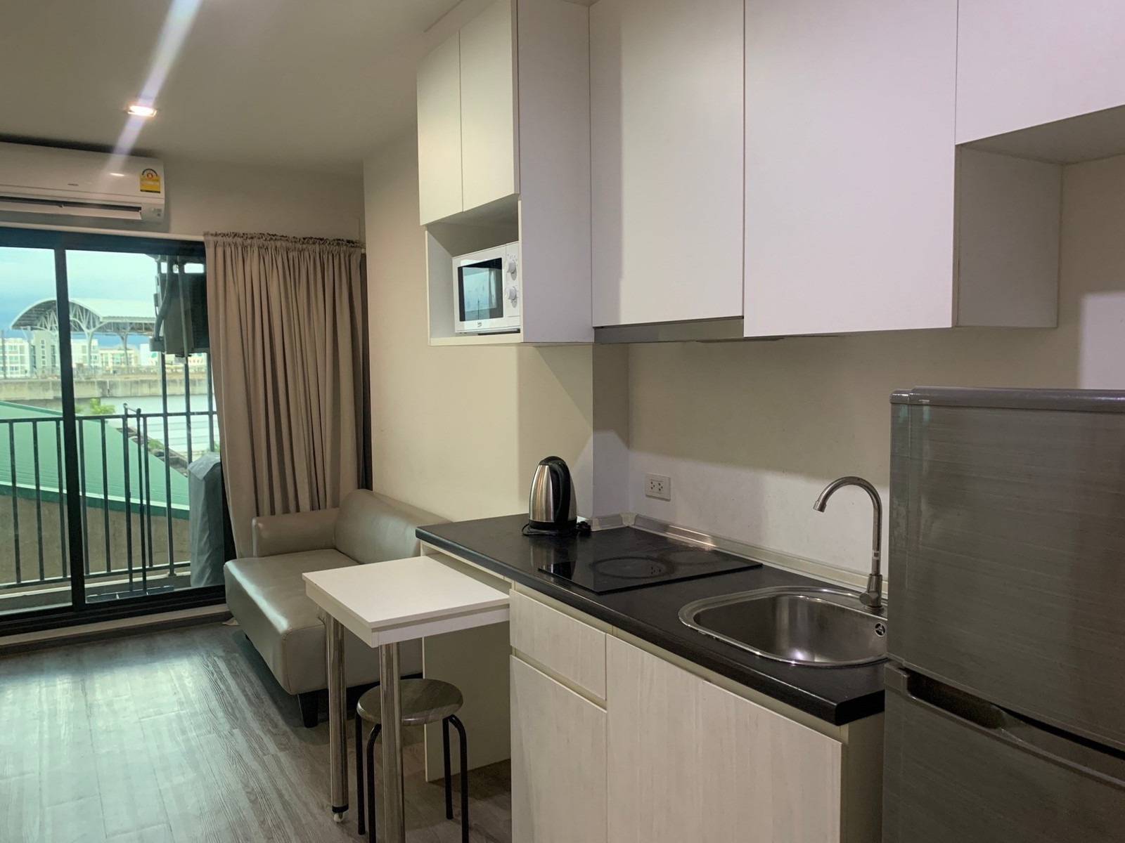 Room for rent Rich Park @ Triple Station near ARL Hak Mak, near the airport Room for rent Rich Park @ Triple Station near ARL Hak Mak, near the airport