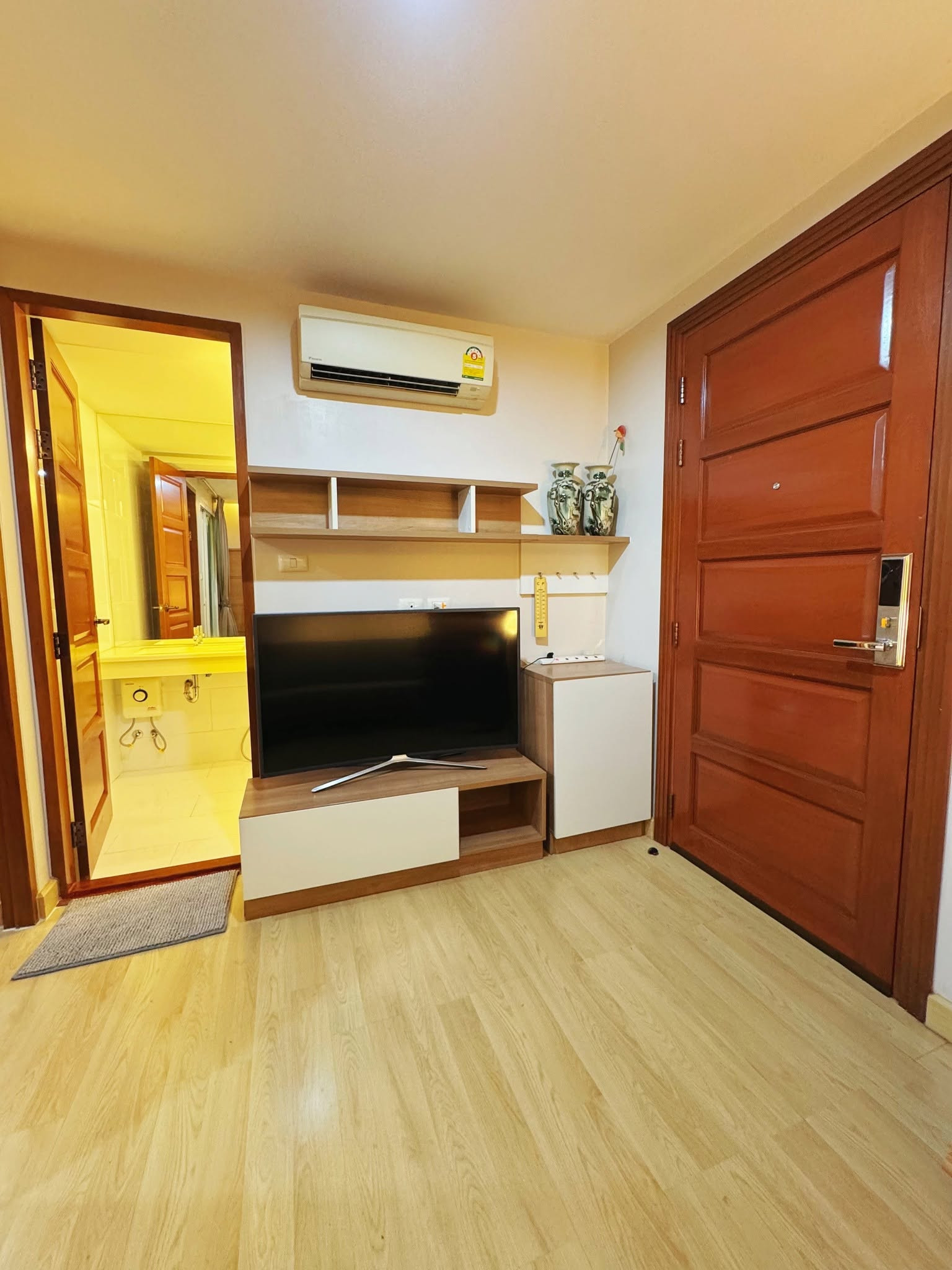 Emerald Residence รัชดา  ห้องใหม่  สะอาด พร้อมอยู่  เฟอร์นิเจอร์ครบ + เครื่องใช้ไฟฟ้าครบชุด  – รูปที่ 3
