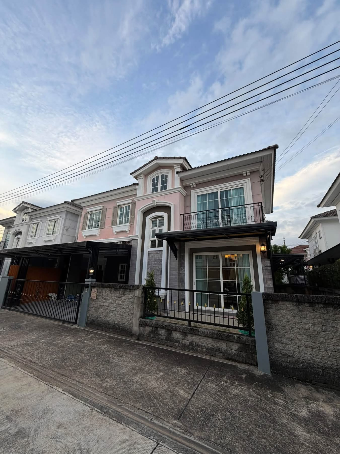 Single house for rent, Golden Neo Lat Phrao-Kaset Nawamin. Pets allowed, near The Mall Bangkapi and Chocolate Ville. Single house for rent, Golden Neo Lat Phrao-Kaset Nawamin. Pets allowed, near The Mall Bangkapi and Chocolate Ville.