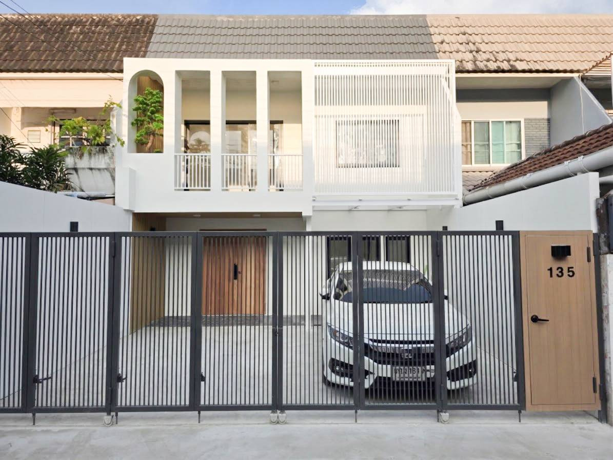 Just 4.99 million, townhouse, 2 parking spaces, On Nut area.