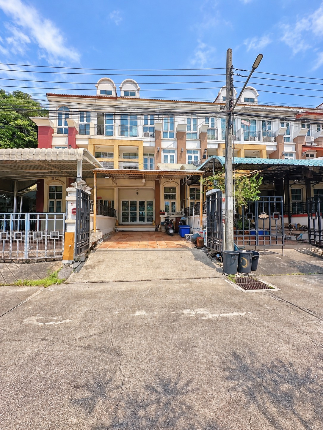 Private Zone with No Houses Directly Opposite! Spacious 3-Storey Townhome for Sale at Superior Village Bang Khae – Ideal for a Home Office 