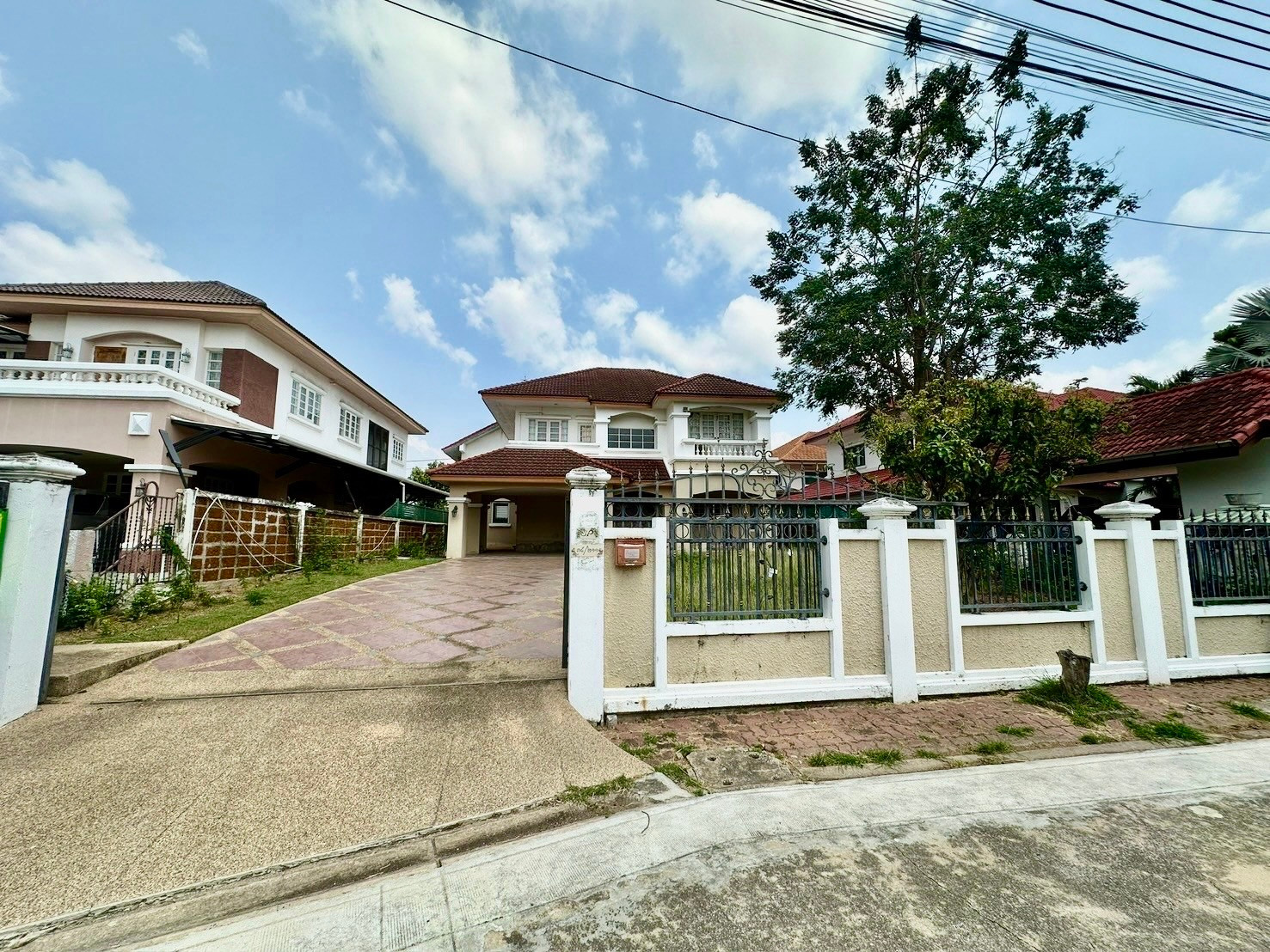 For Sale: Ladawan Srinakarin | Luxury Detached House in a Green Residential Community Near the MRT Yellow Line