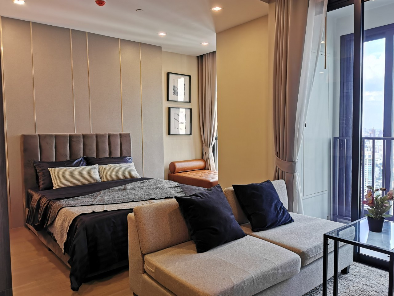 Condo for rent, Ashton Asoke, price 29,000 baht, beautifully decorated, fully equipped with electrical appliances. Just carry your bag and move in.